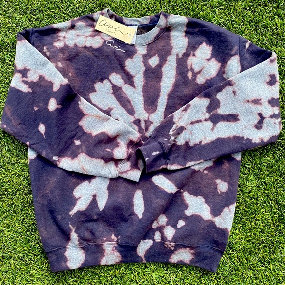 Sweatshirt - Picture 2 of 2